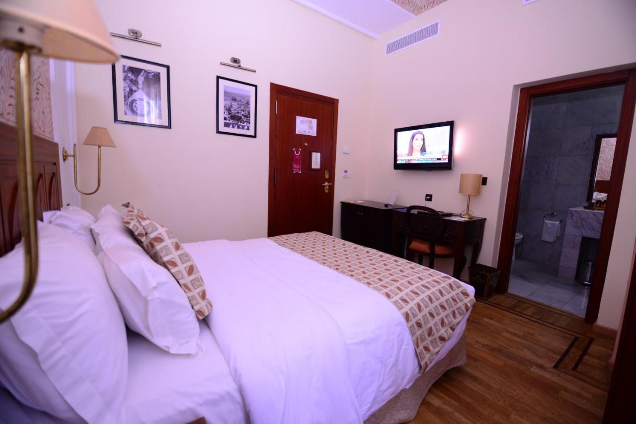 Grand Hotel Villa De France Tanger Eksteriør billede A room at the hotel