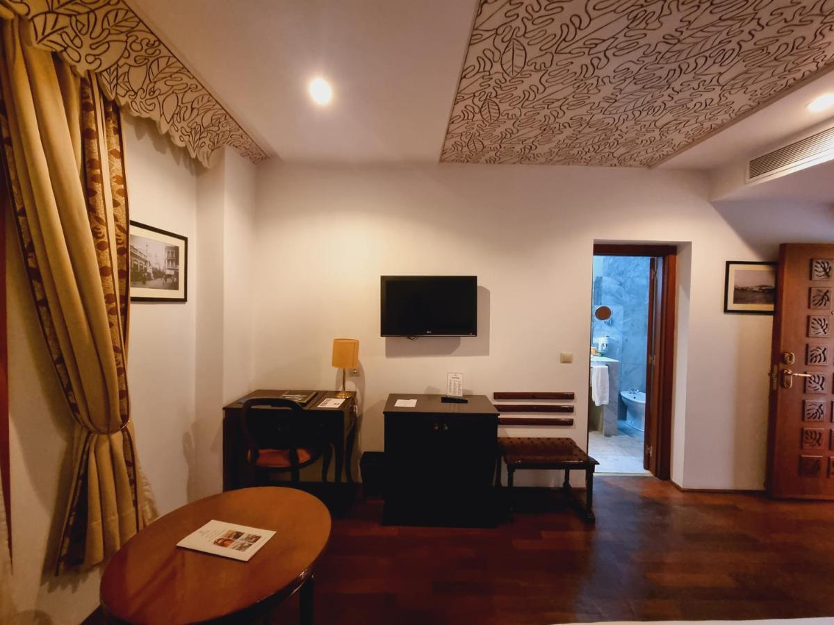 Grand Hotel Villa De France Tanger Eksteriør billede A room at the hotel
