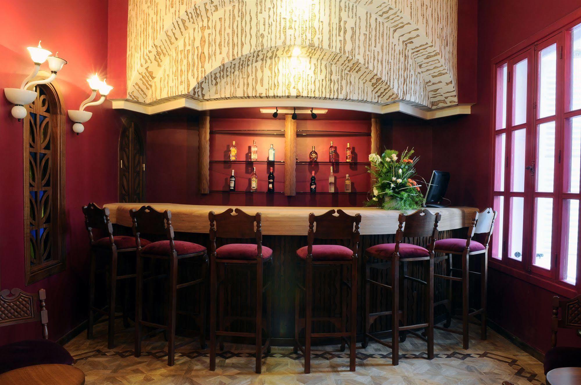 Grand Hotel Villa De France Tanger Eksteriør billede The bar at the hotel