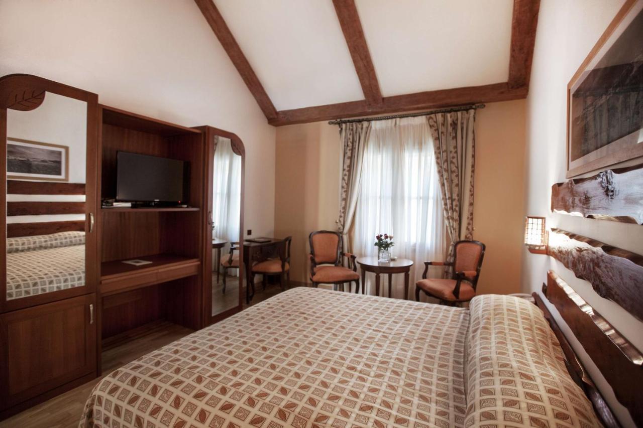 Grand Hotel Villa De France Tanger Eksteriør billede A room at the hotel